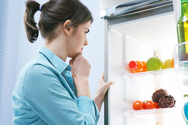 Как убрать запах их холодильника